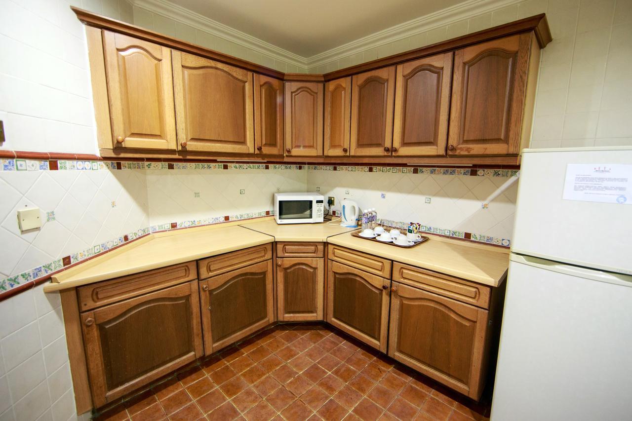 Beta Service Apartment Labuan Szoba fotó